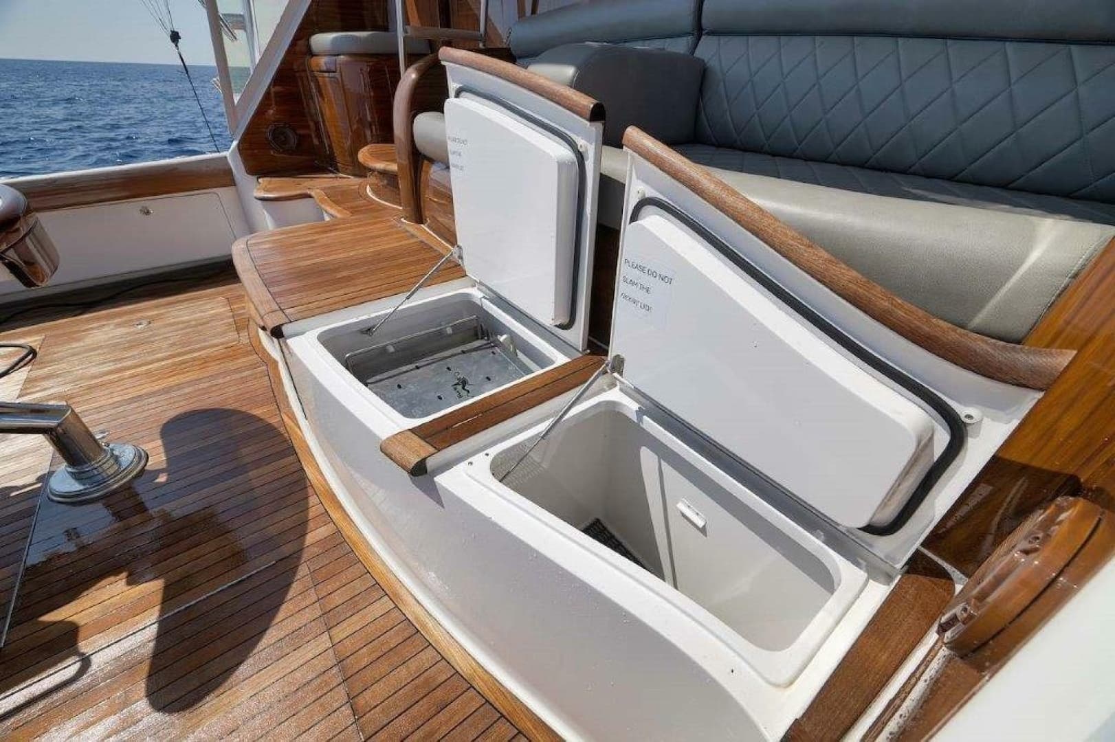 Viking 70 - Cutter Bill - Cockpit
