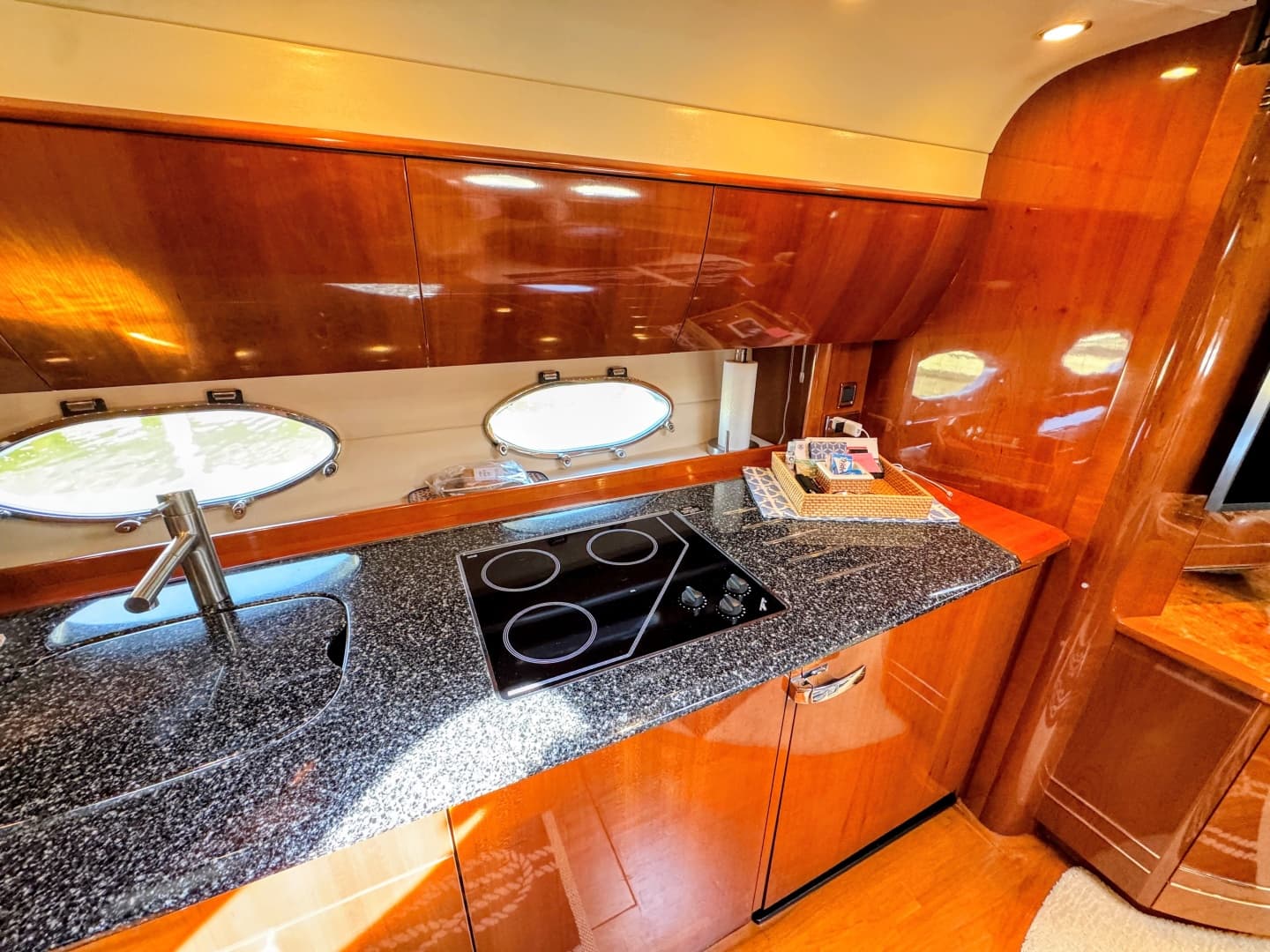 2004 Viking Princess V58