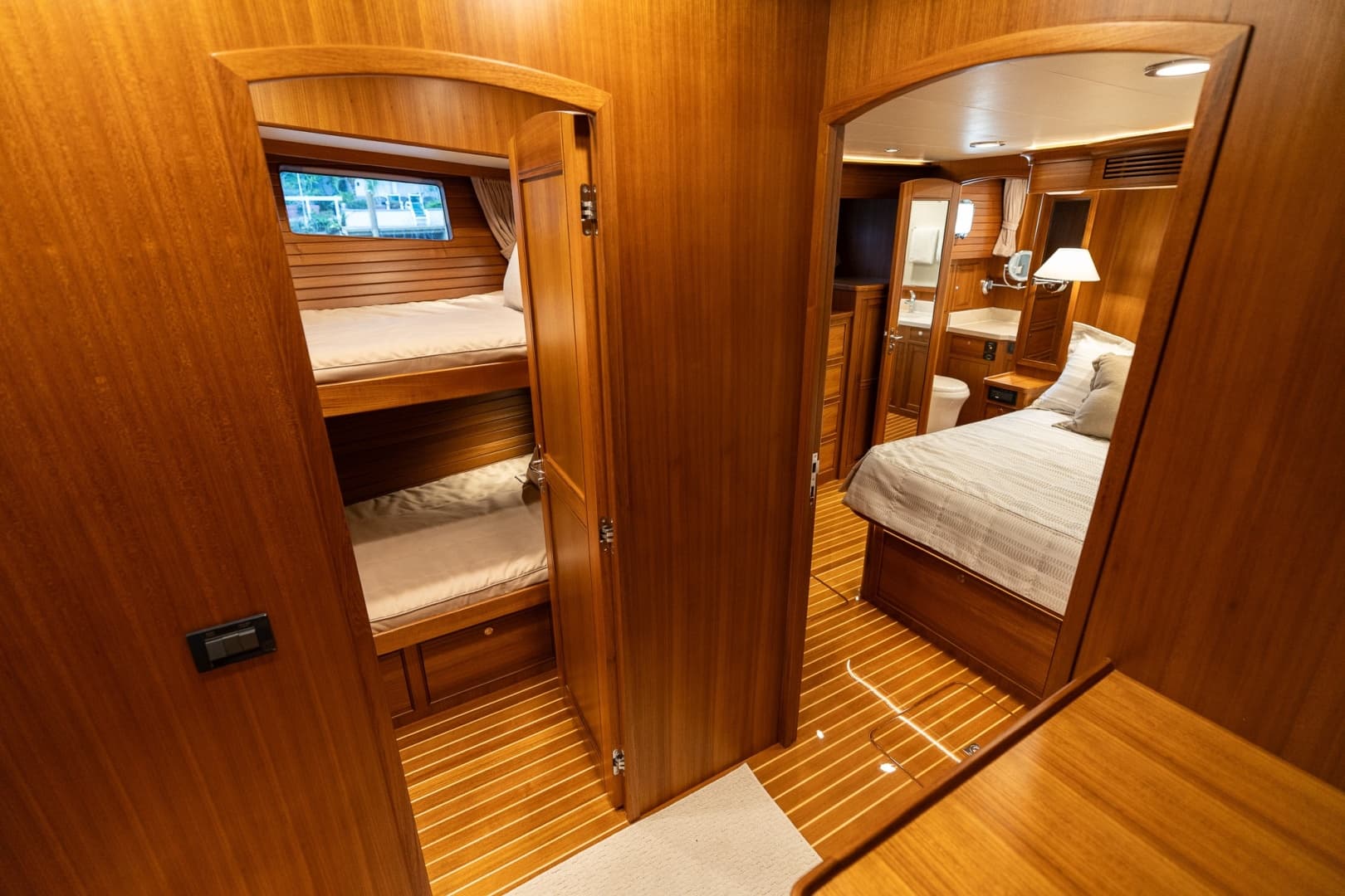 Companionway Stbd