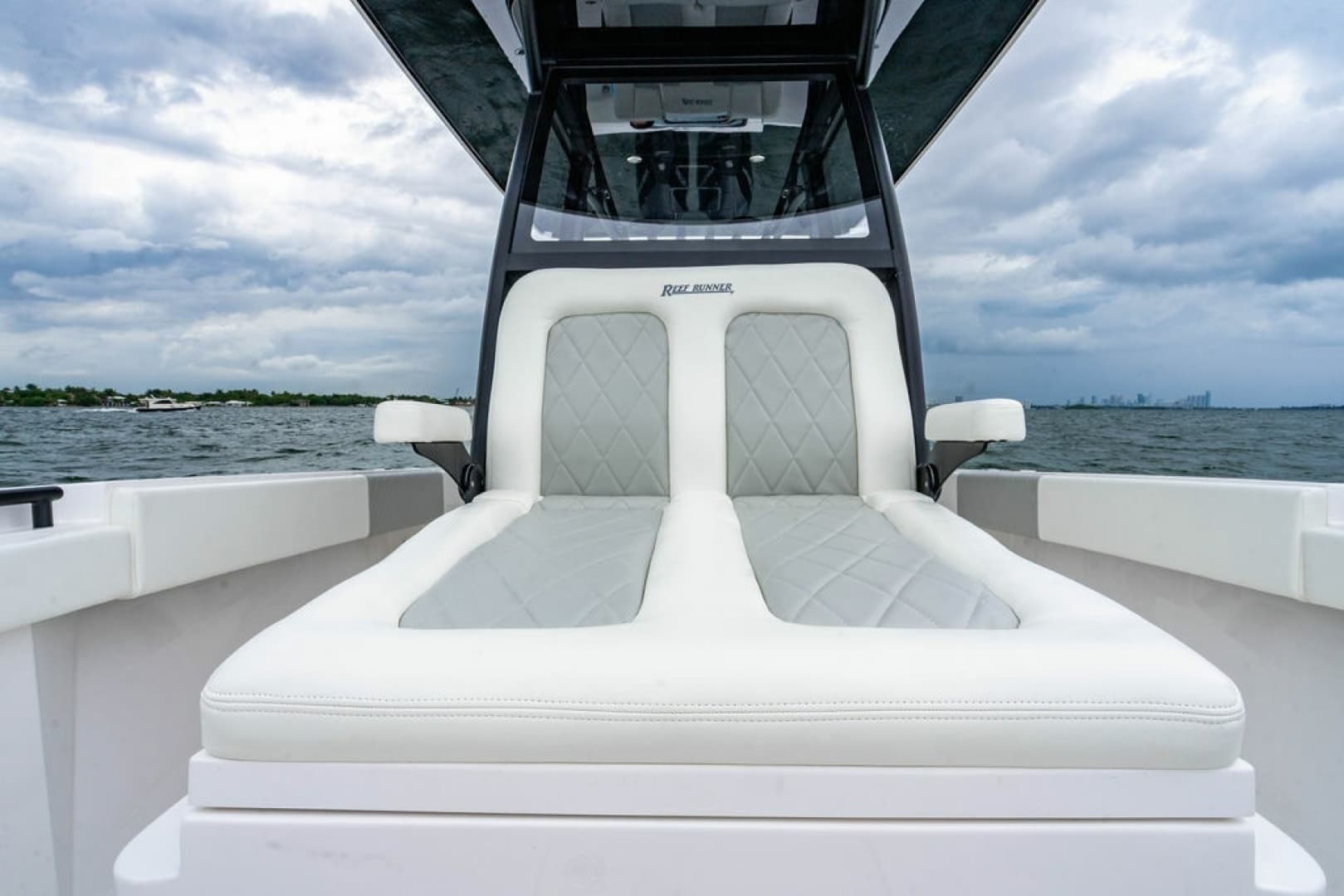 2027 Reef Runner 280
