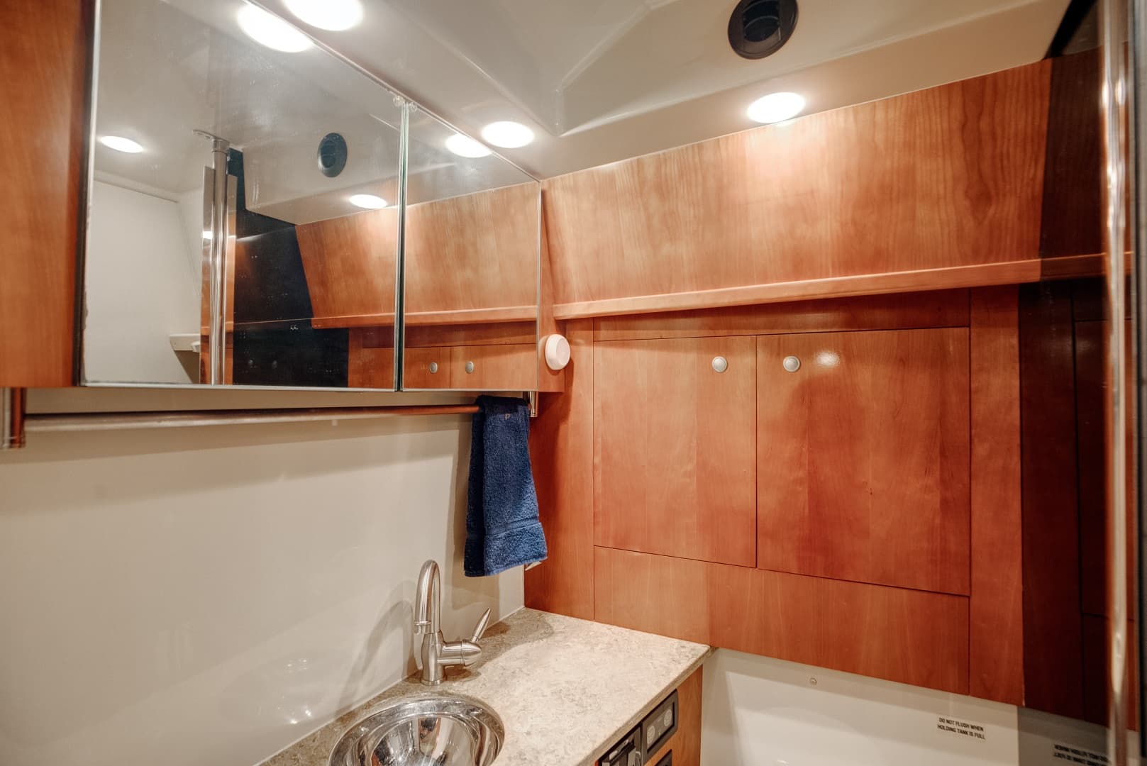 Rampage 41 - Empty Pockets - Interior Cabin Head