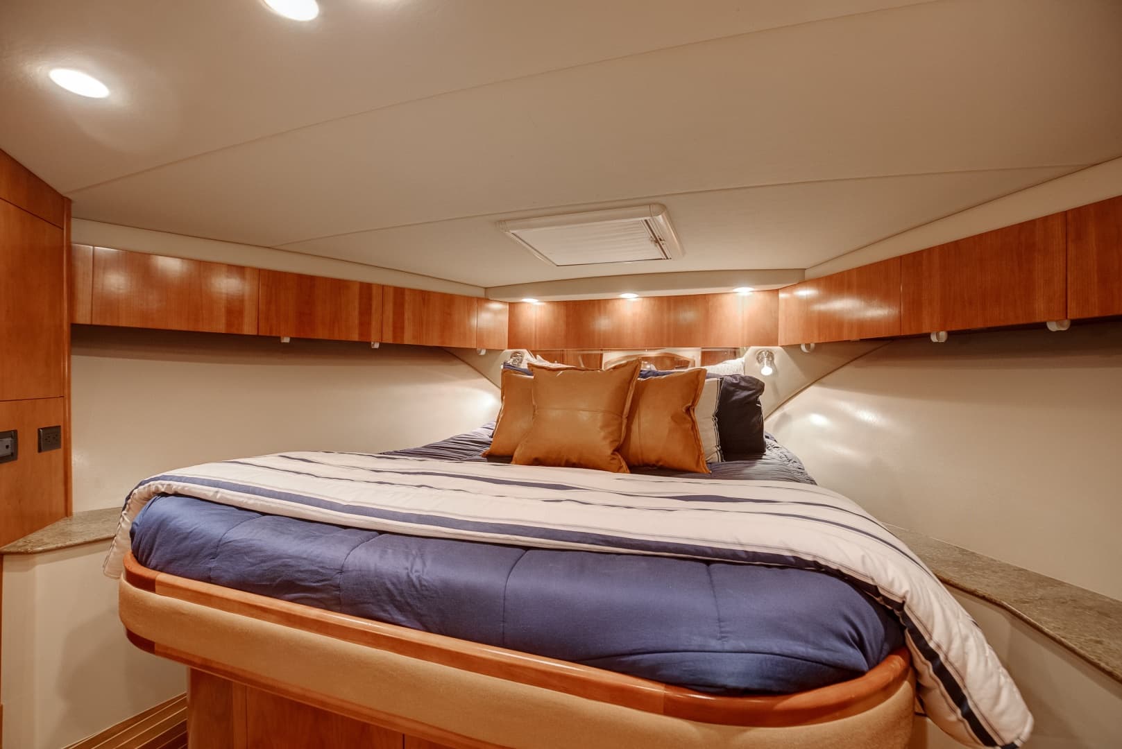 Rampage 41 - Empty Pockets - Interior Cabin