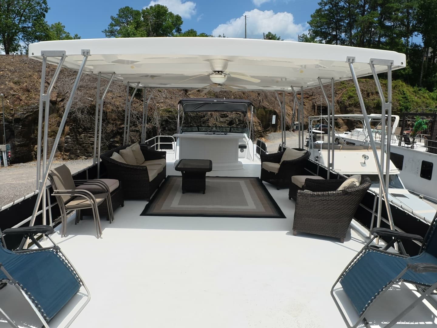 1996 Lakeview 14x56 houseboat