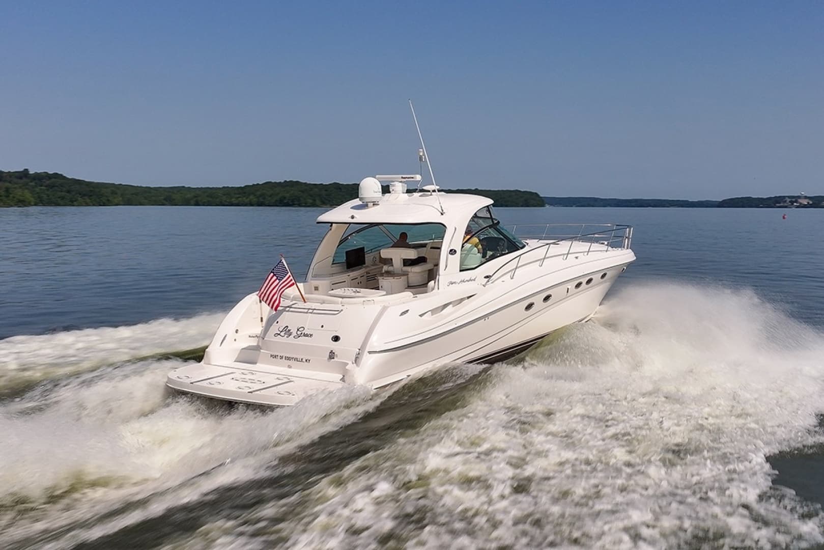 2003 Sea Ray 500 Sundancer underway