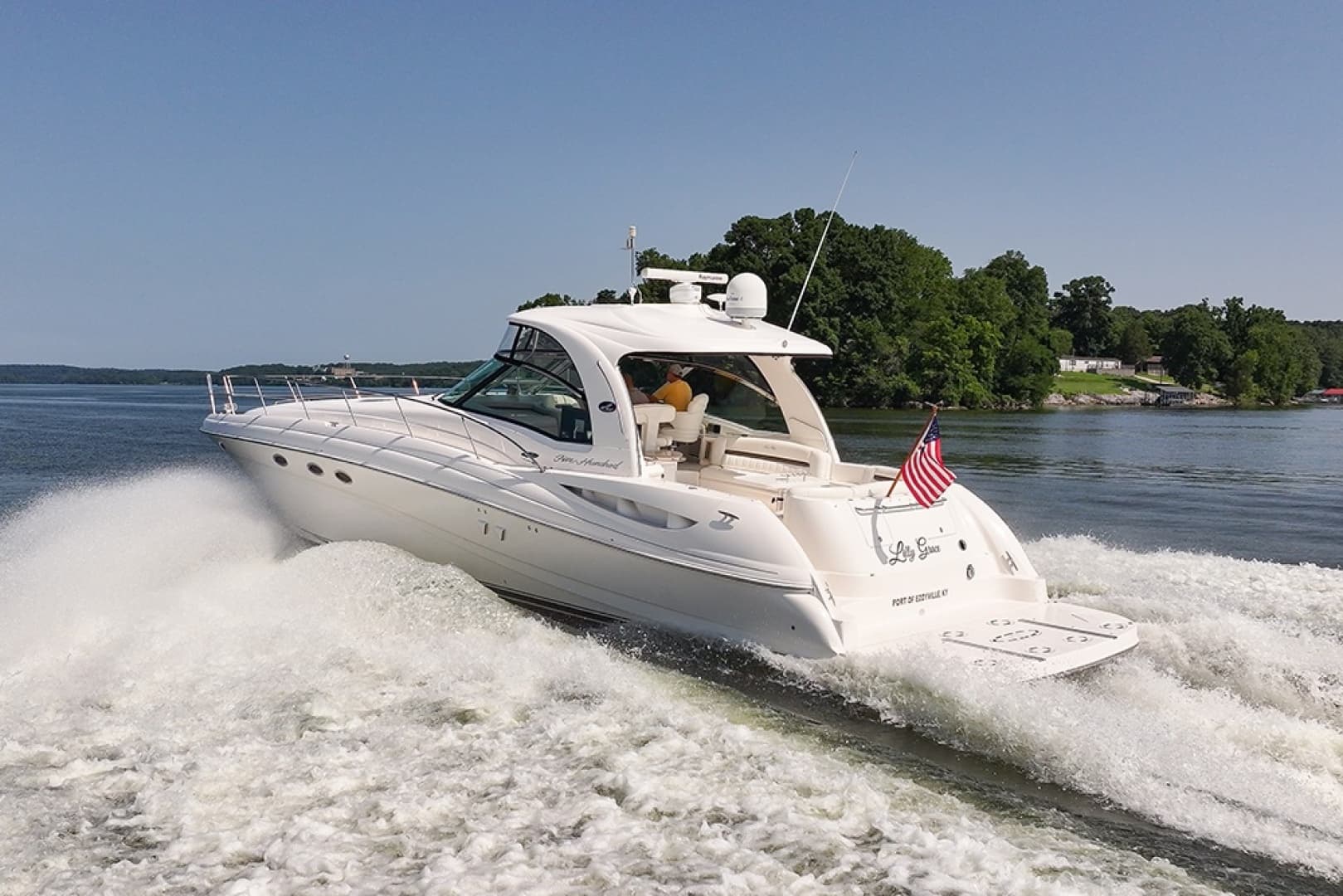 2003 Sea Ray 500 Sundancer underway