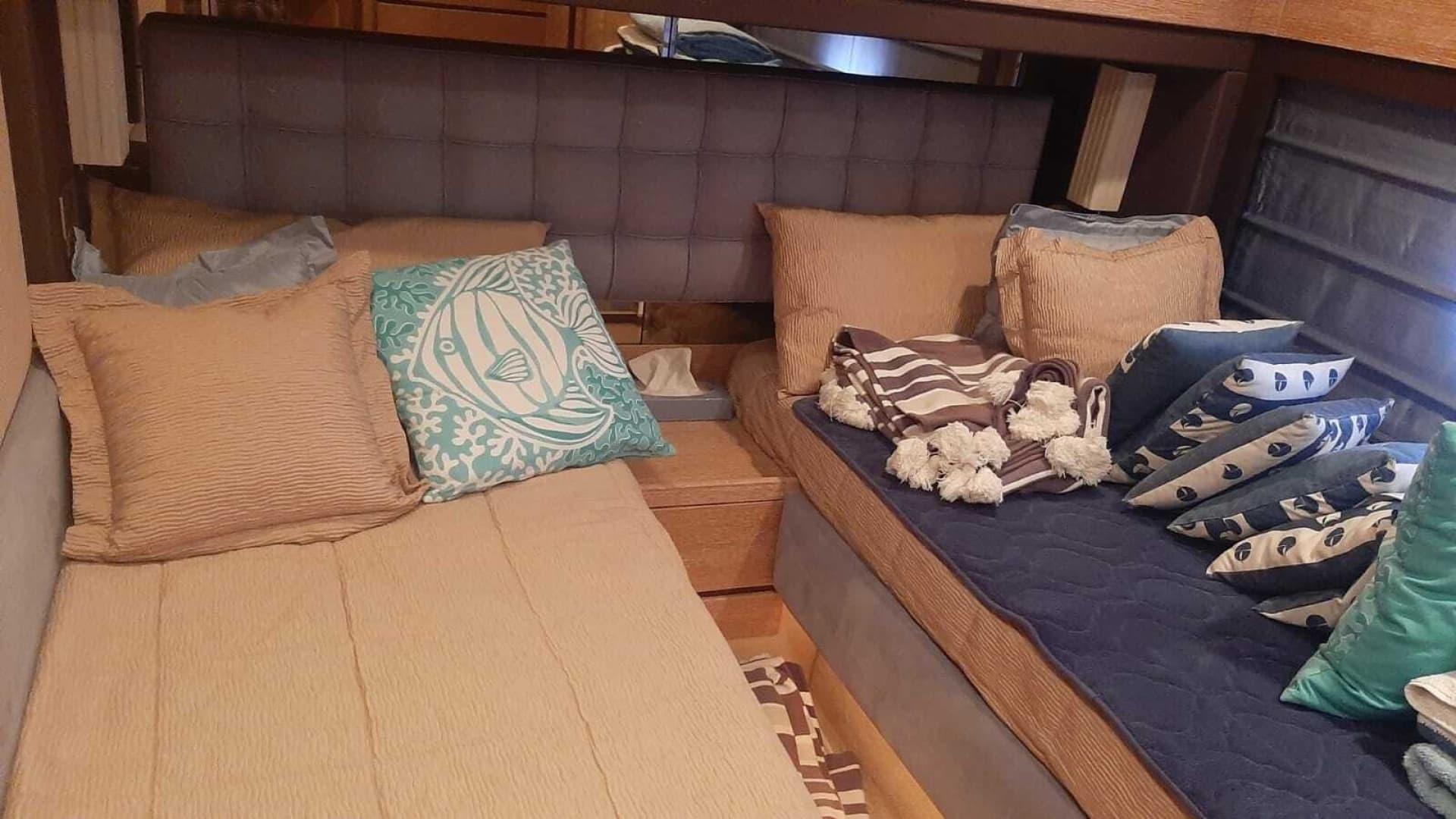 2011 Azimut 70