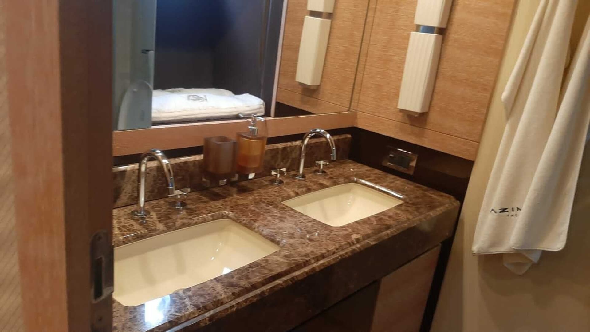 2011 Azimut 70