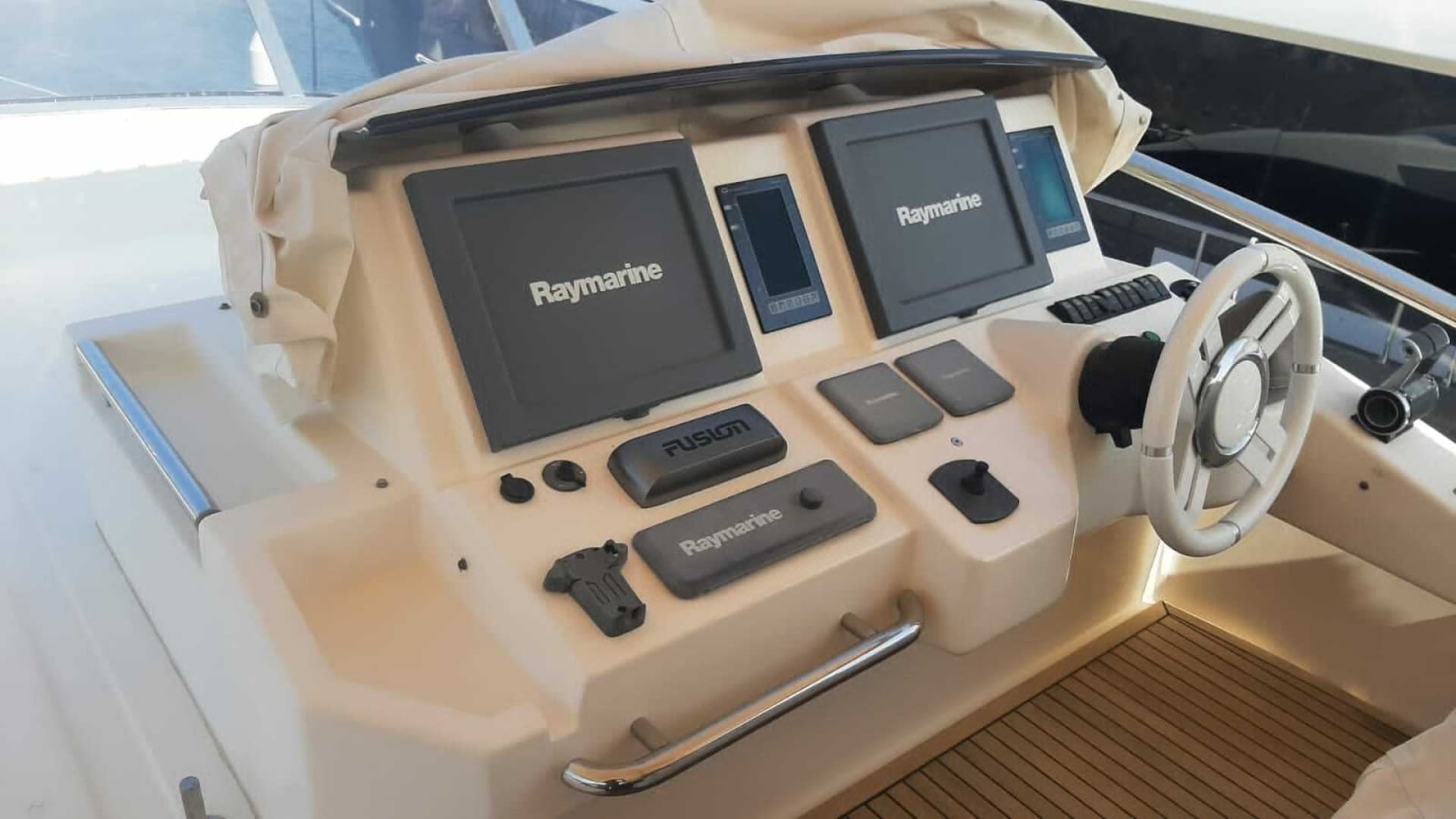 2011 Azimut 70