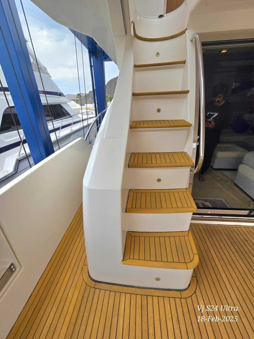 2011 Azimut 70