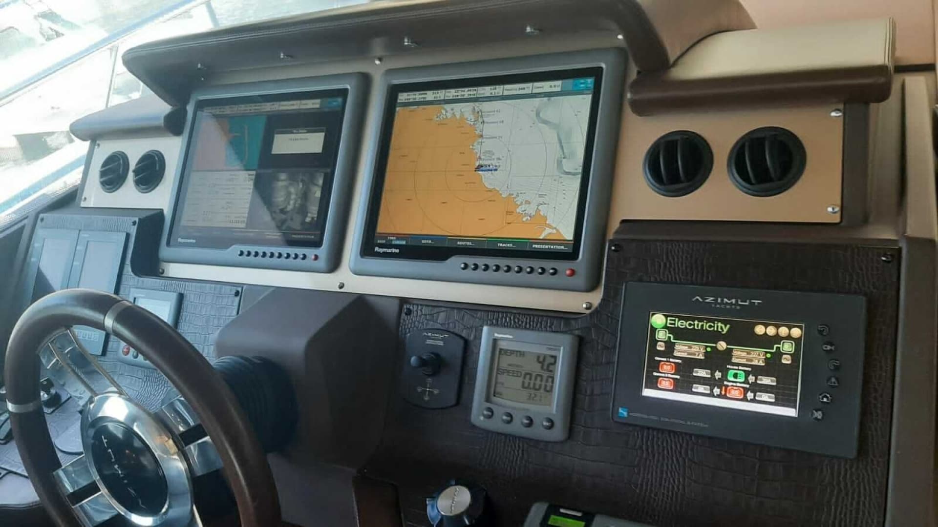 2011 Azimut 70