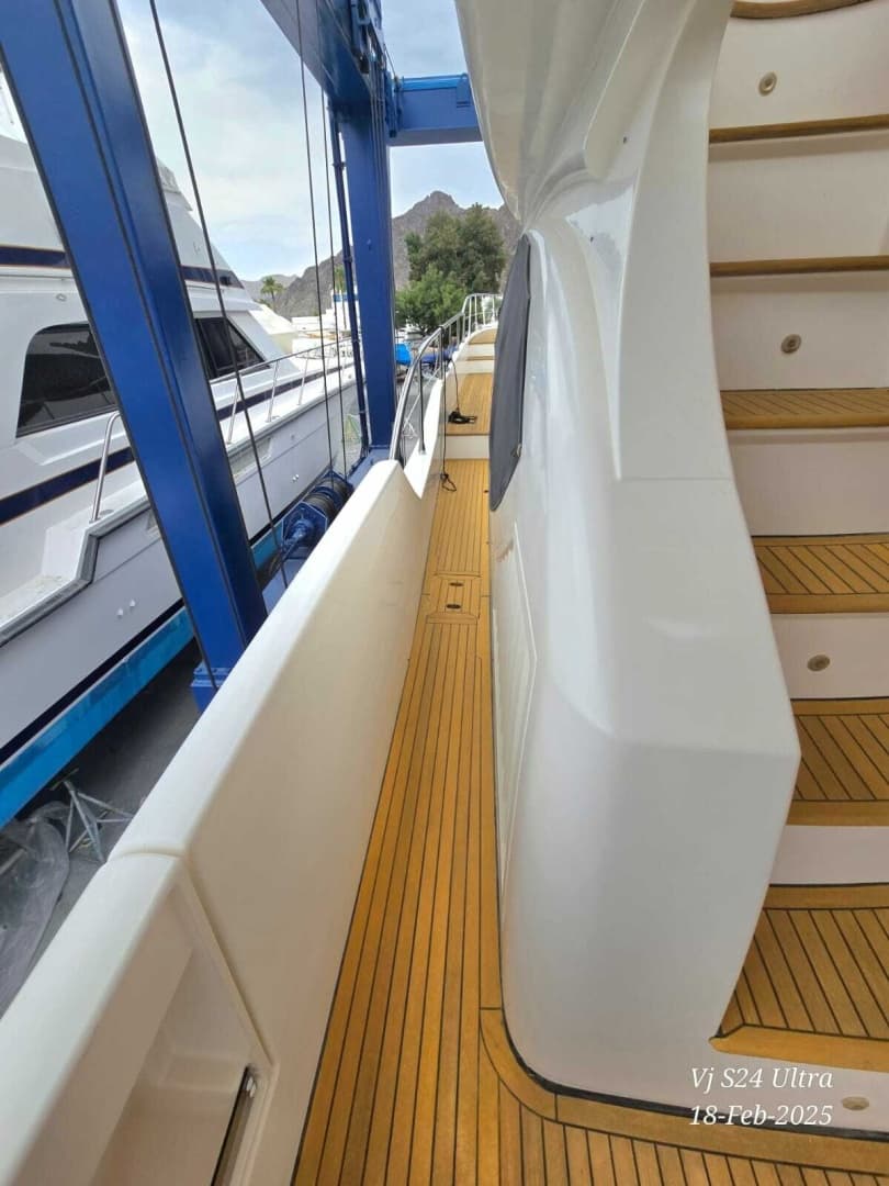 2011 Azimut 70