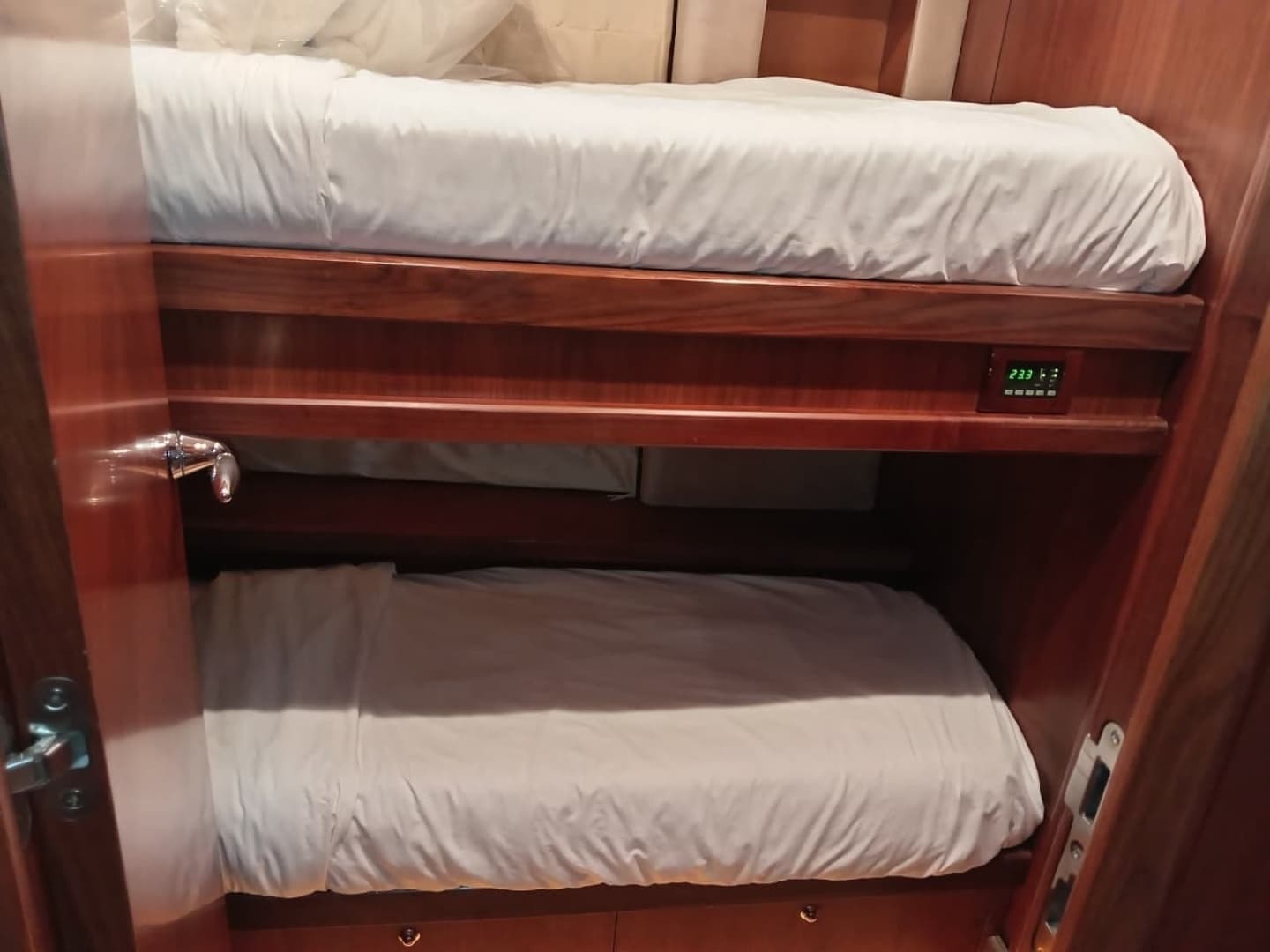 2006 Sunseeker Predator 82