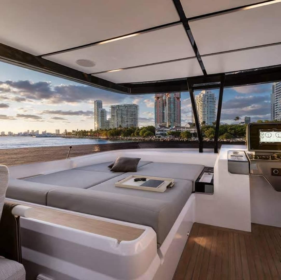 2025 Ferretti Yachts 860