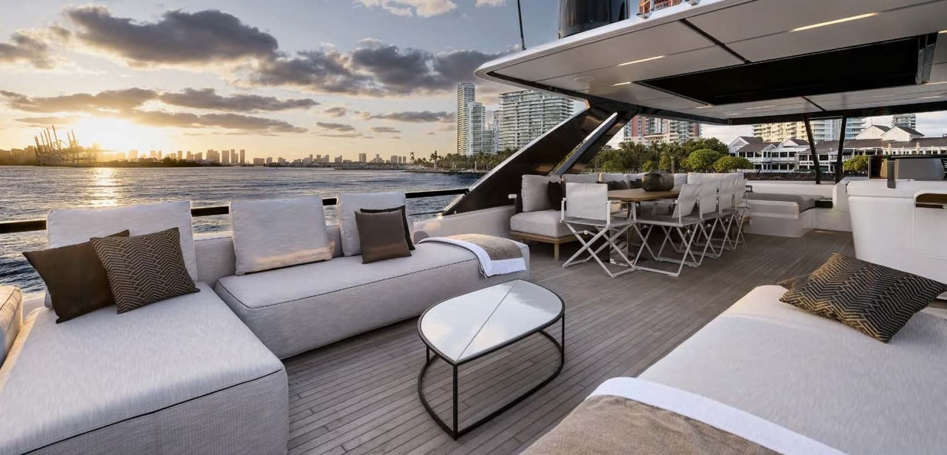 2025 Ferretti Yachts 860