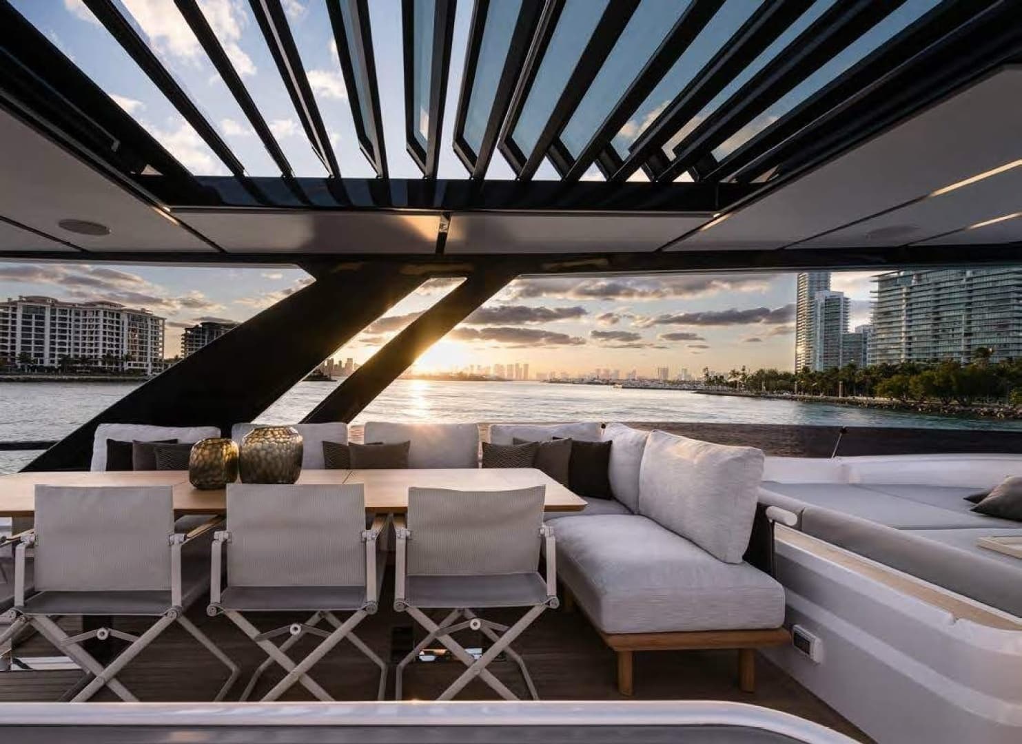 2025 Ferretti Yachts 860