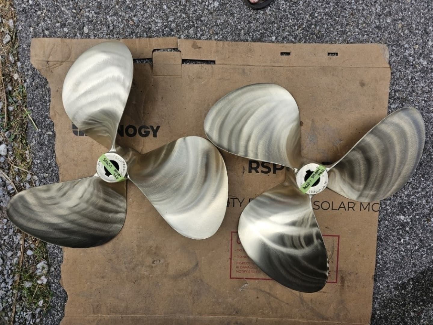 42' Cruisers propellers