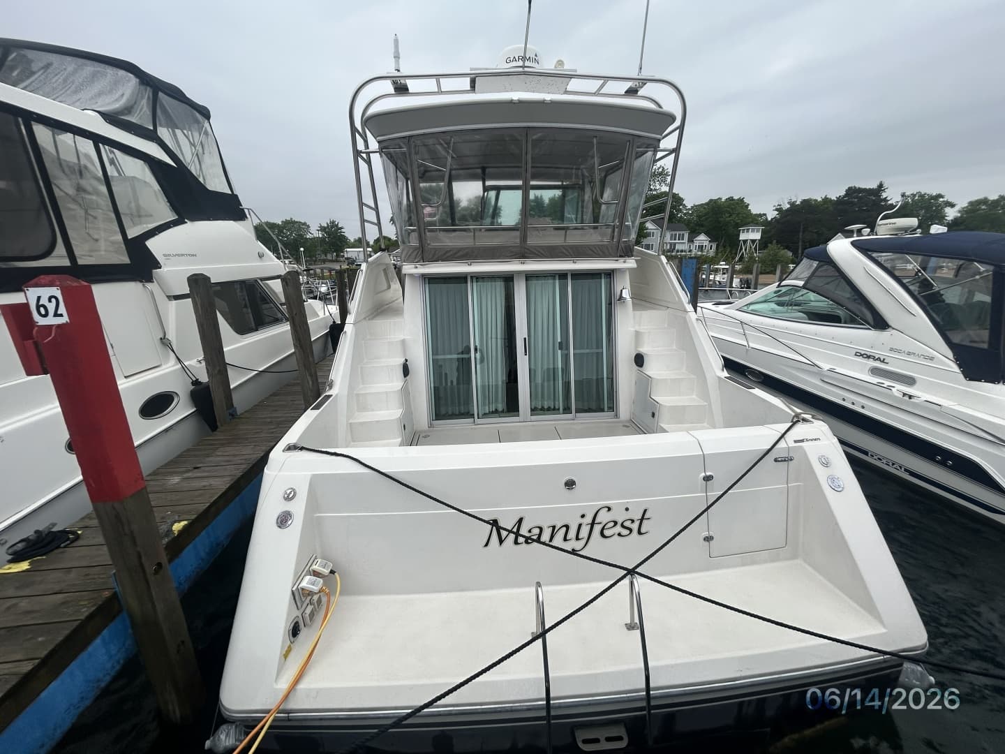 42' Cruisers aft profile