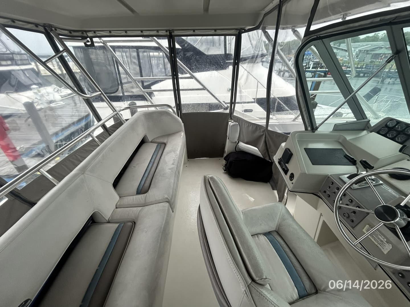 42' Cruisers flybridge port