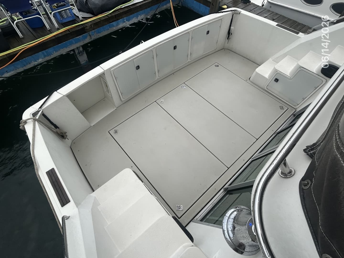 42' Cruisers cockpit2