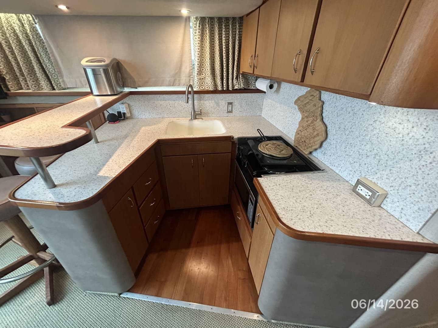 42' Cruisers galley2