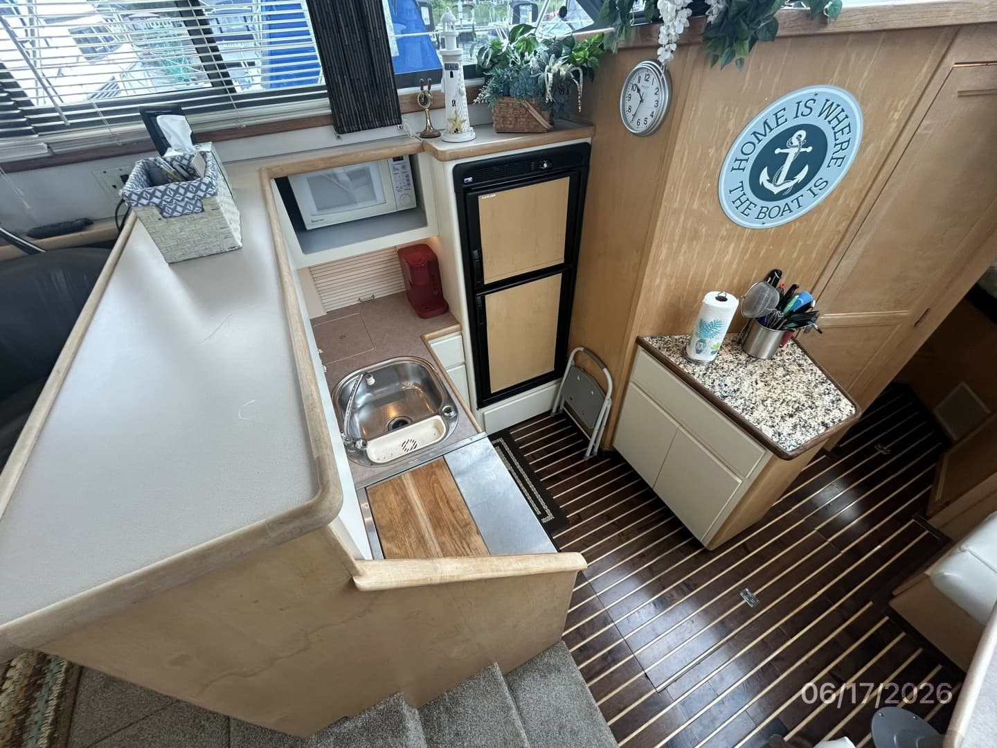 43' Carver galley1