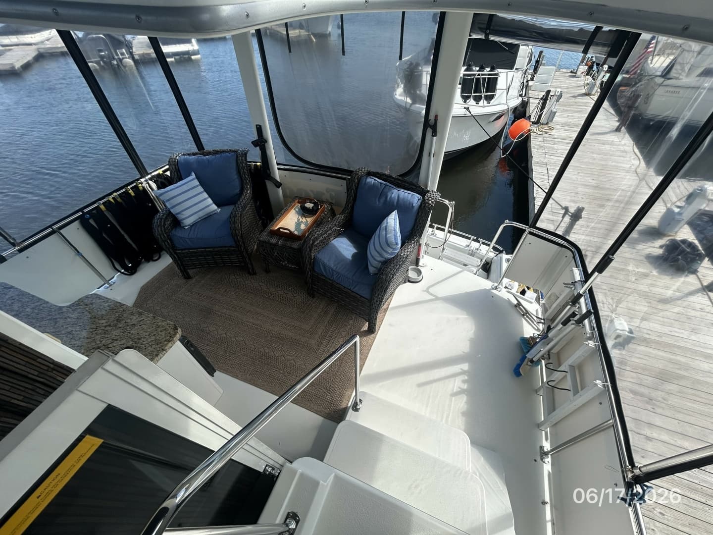 43' Carver sundeck