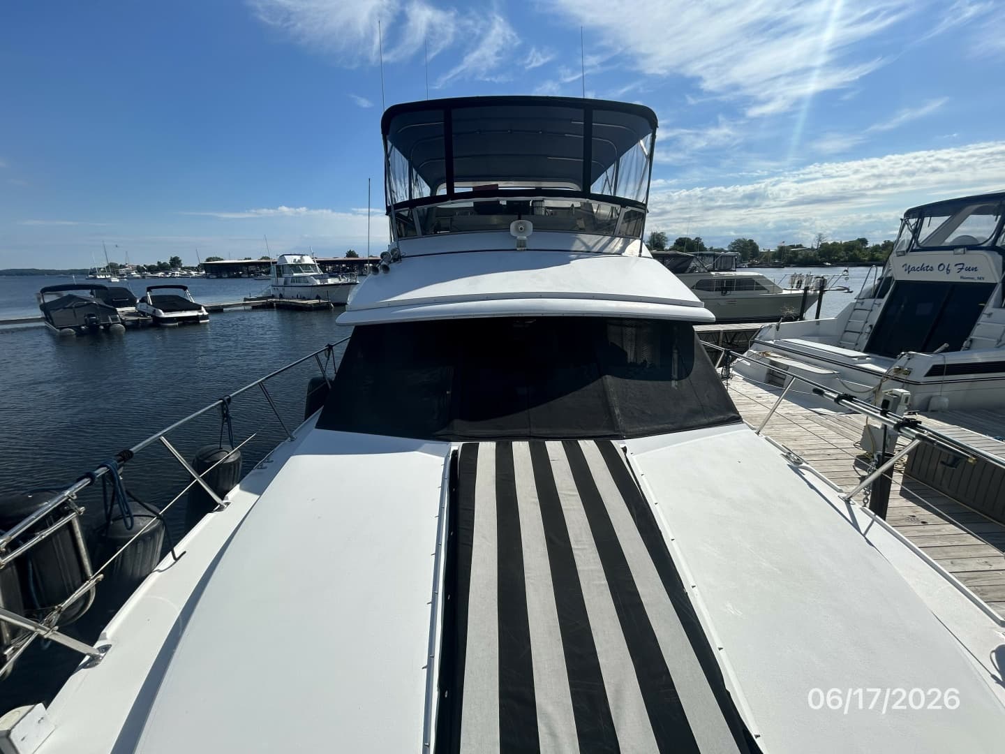 43' Carver foredeck aft