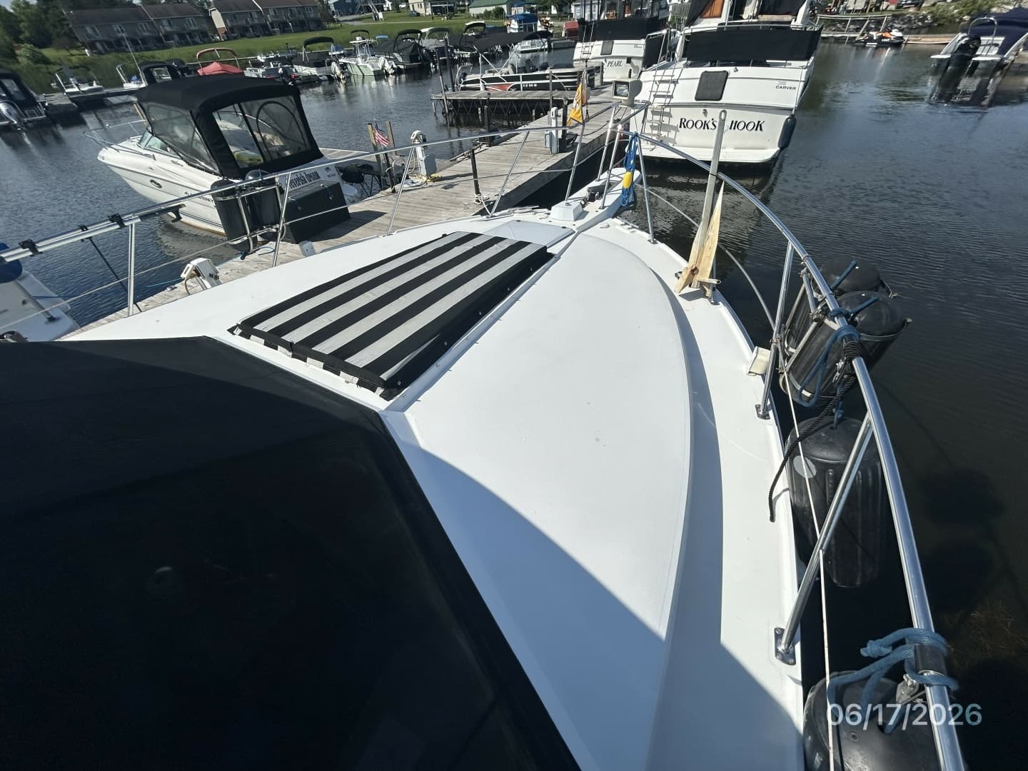 43' Carver foredeck2