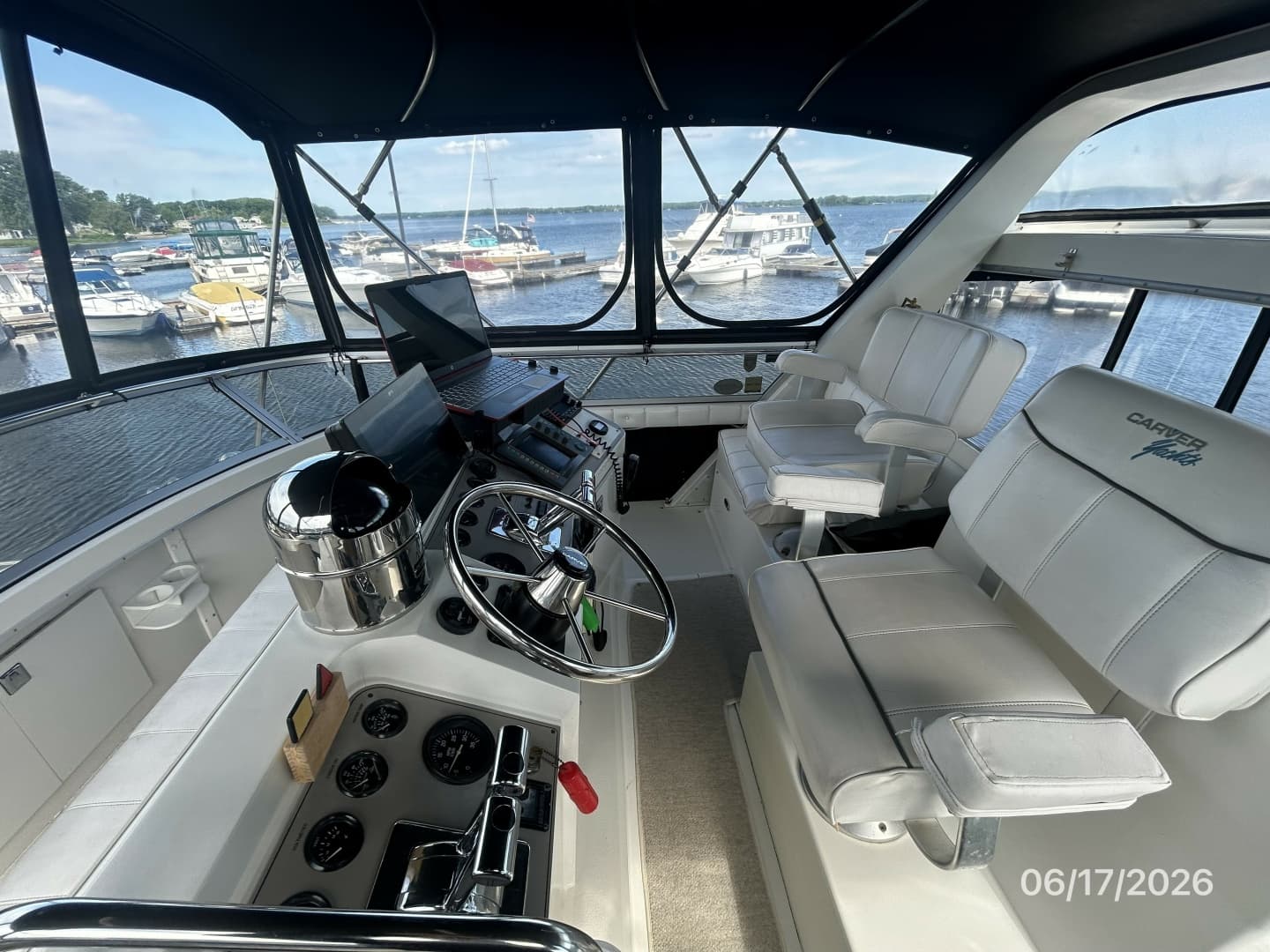 43' Carver flybridge starboard