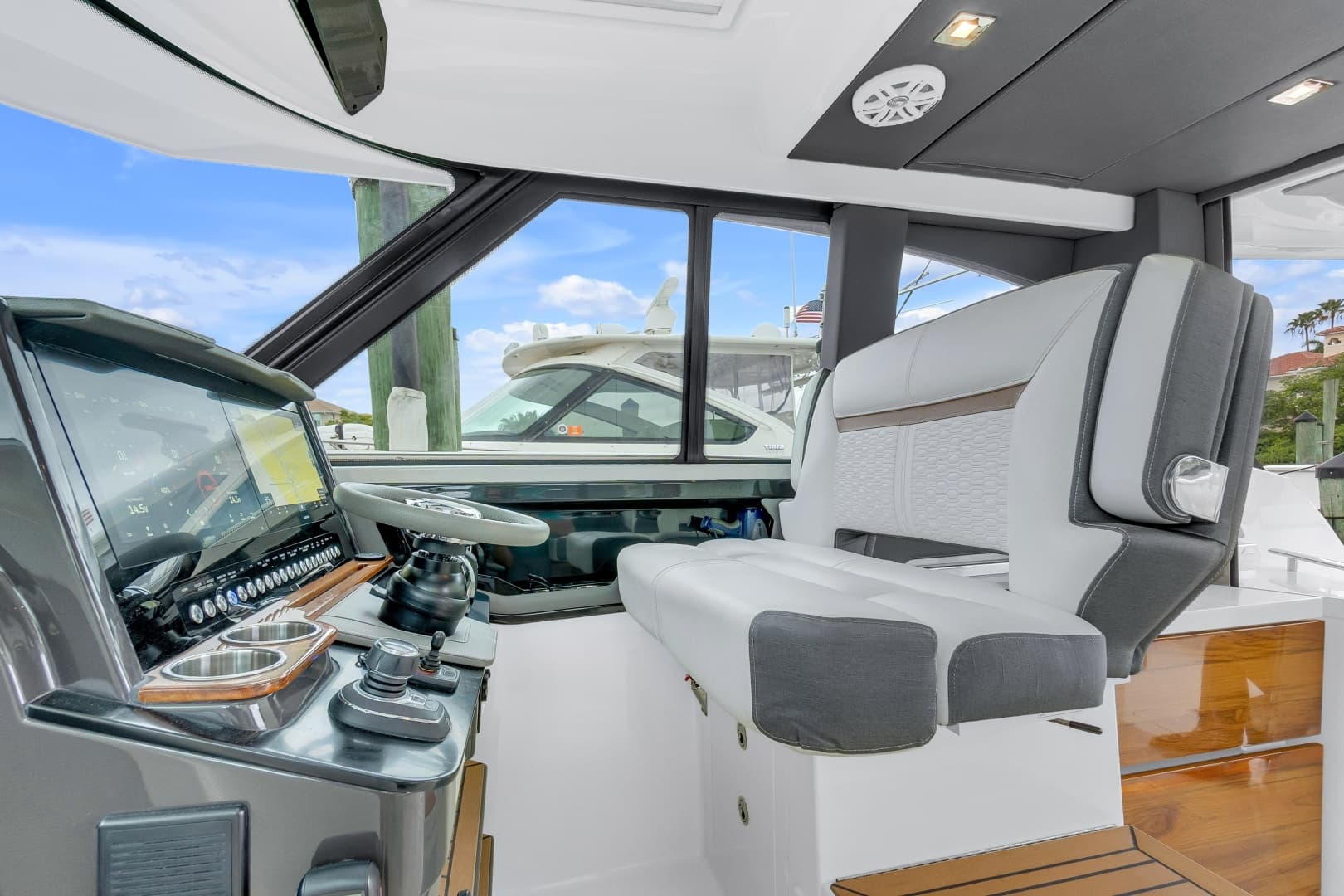 2021 Tiara Yachts 43 LE