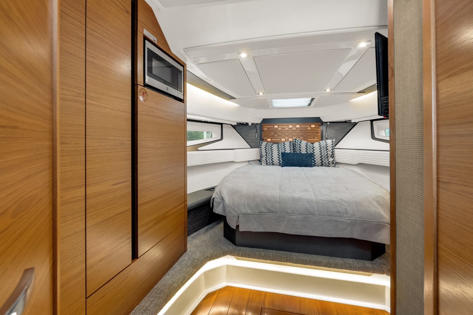 2021 Tiara Yachts 43 LE