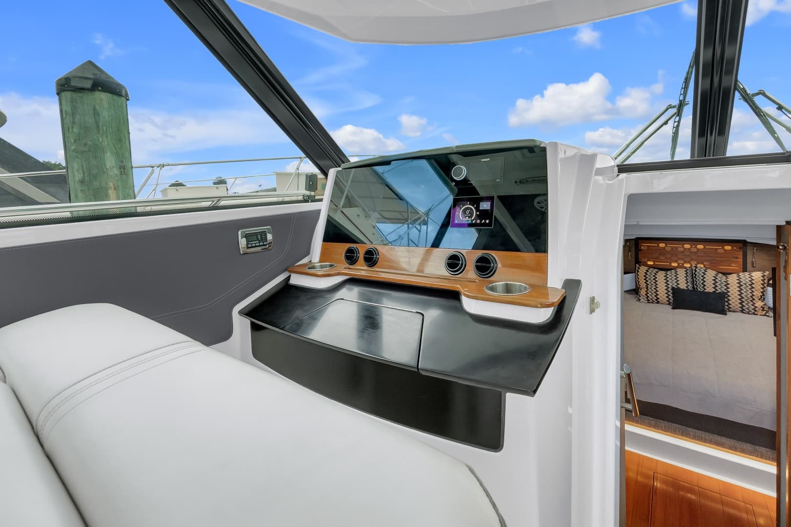 2021 Tiara Yachts 43 LE