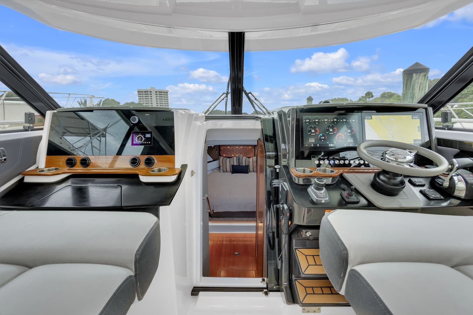 2021 Tiara Yachts 43 LE