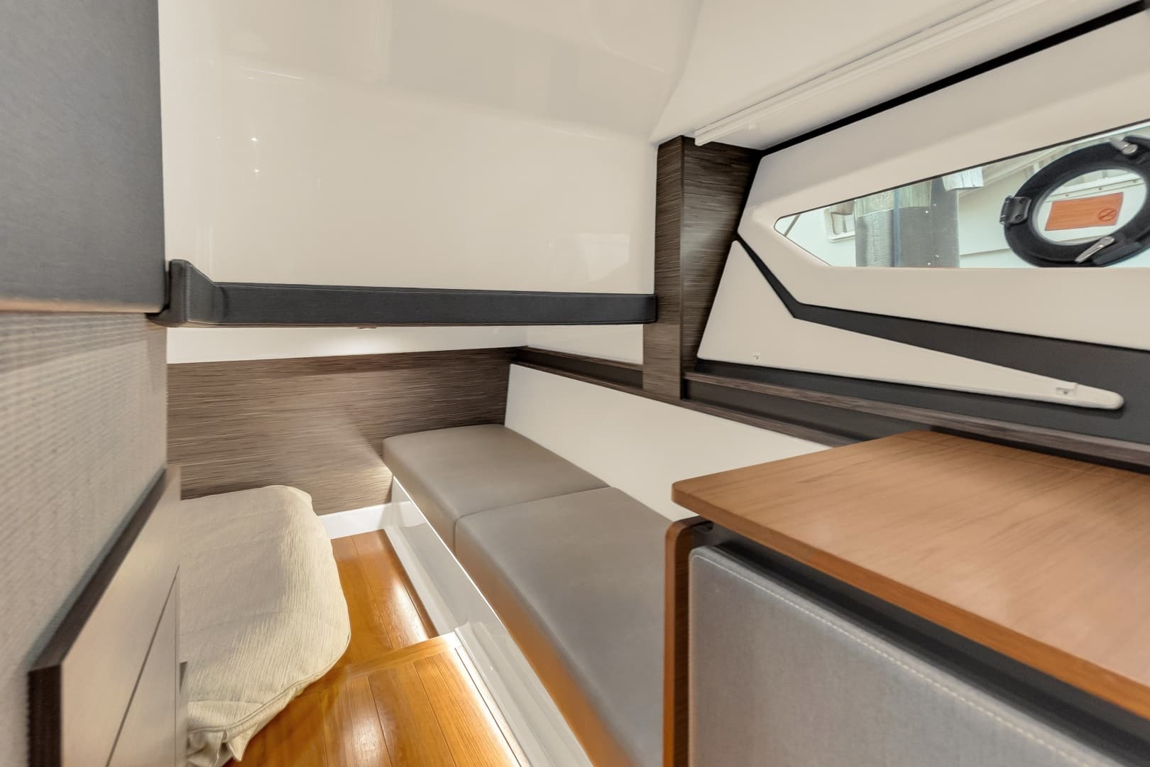 2021 Tiara Yachts 43 LE