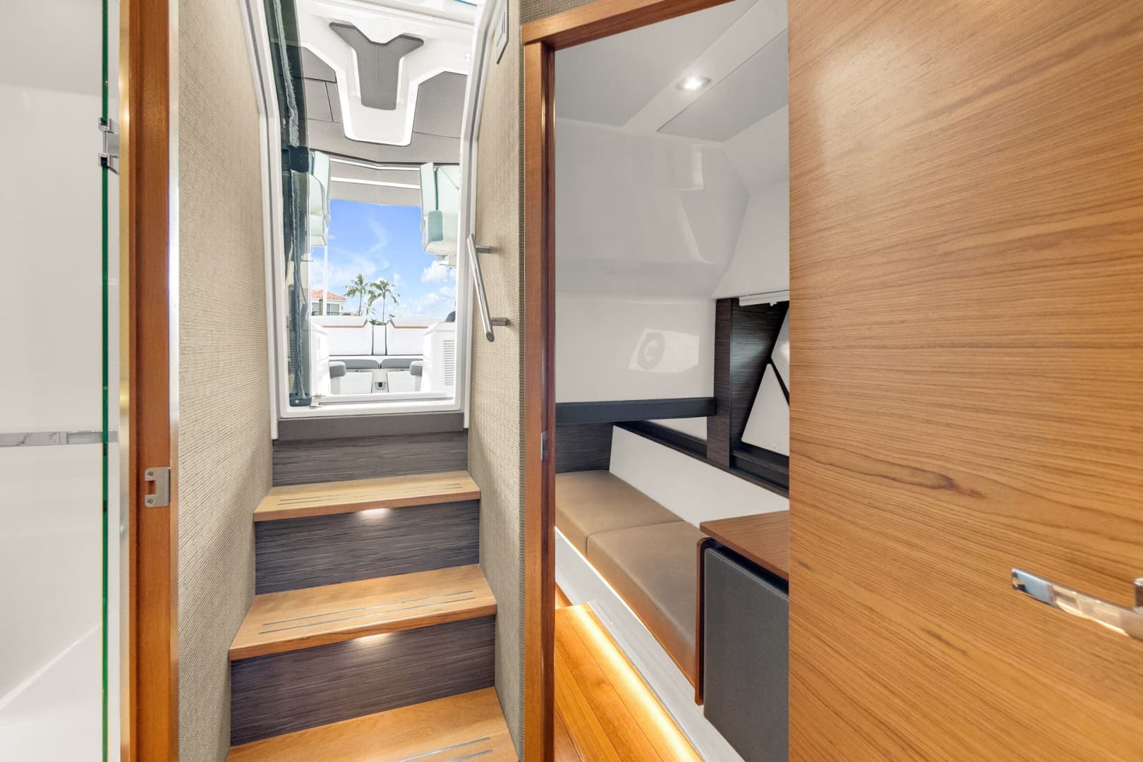 2021 Tiara Yachts 43 LE