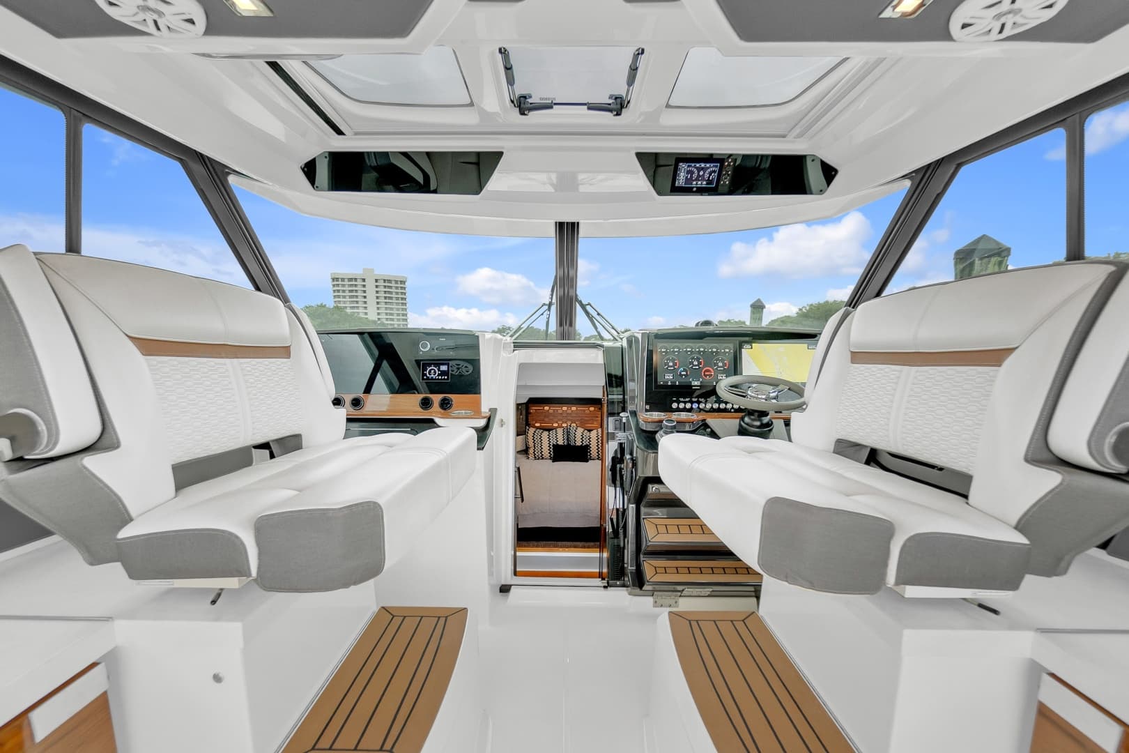 2021 Tiara Yachts 43 LE