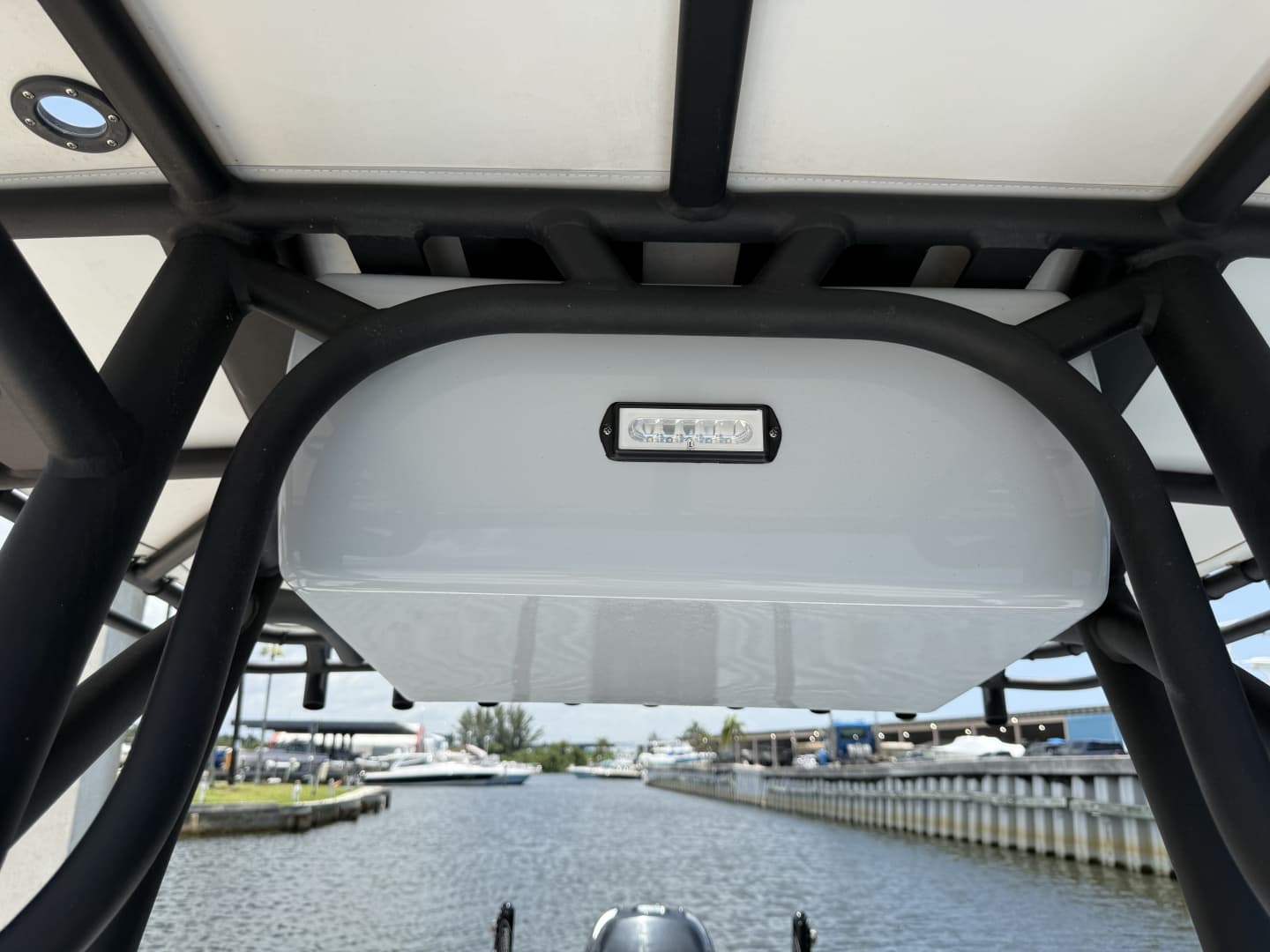2017 Yellowfin 24 Bay CE