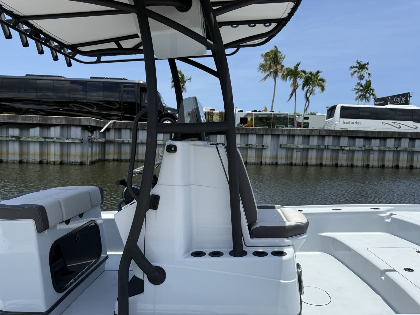 2017 Yellowfin 24 Bay CE