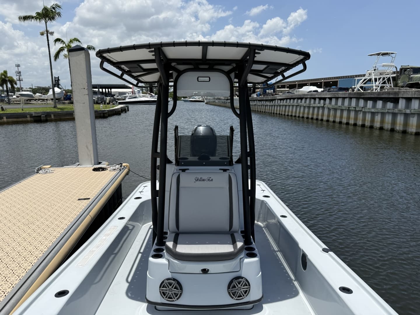 2017 Yellowfin 24 Bay CE