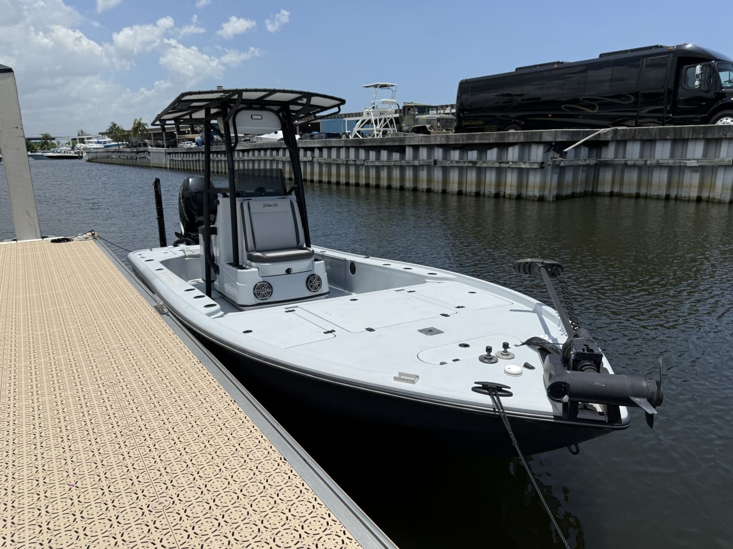 2017 Yellowfin 24 Bay CE