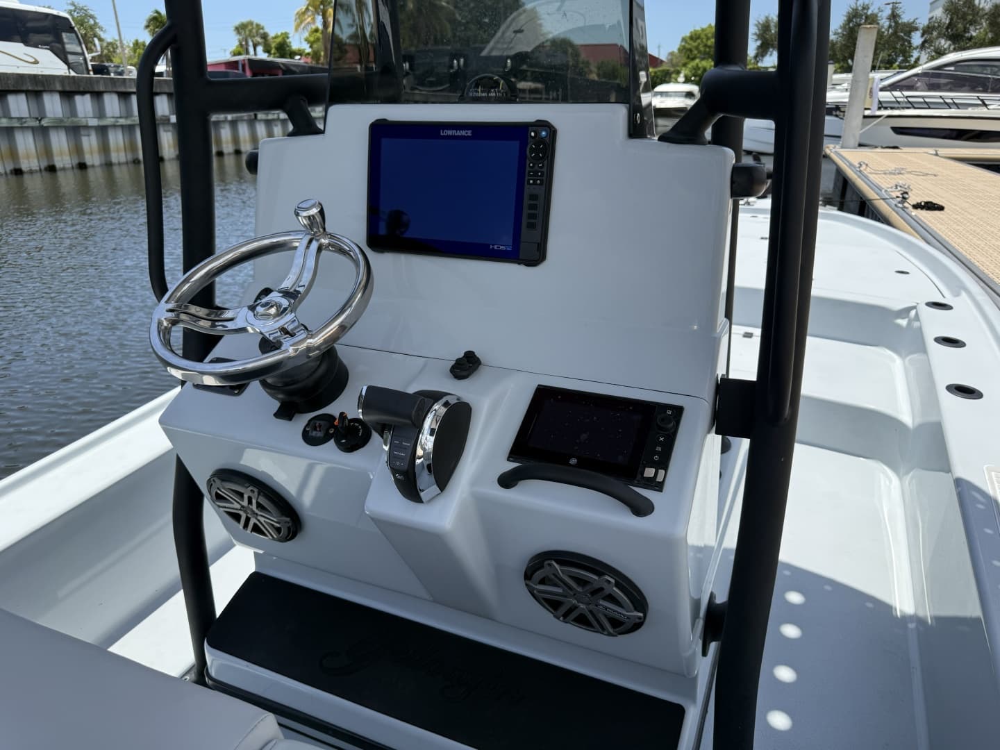 2017 Yellowfin 24 Bay CE