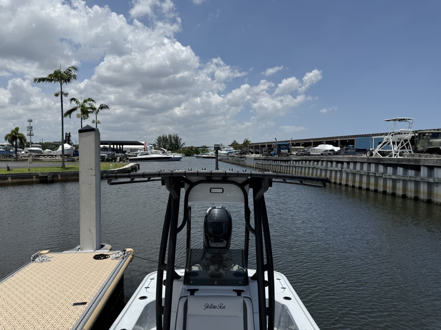 2017 Yellowfin 24 Bay CE