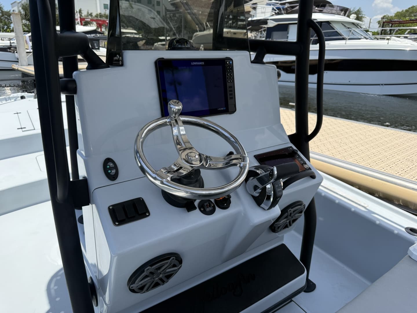 2017 Yellowfin 24 Bay CE