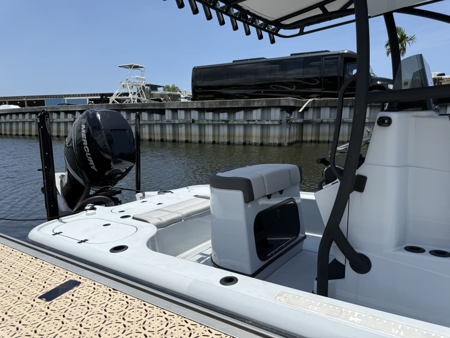 2017 Yellowfin 24 Bay CE