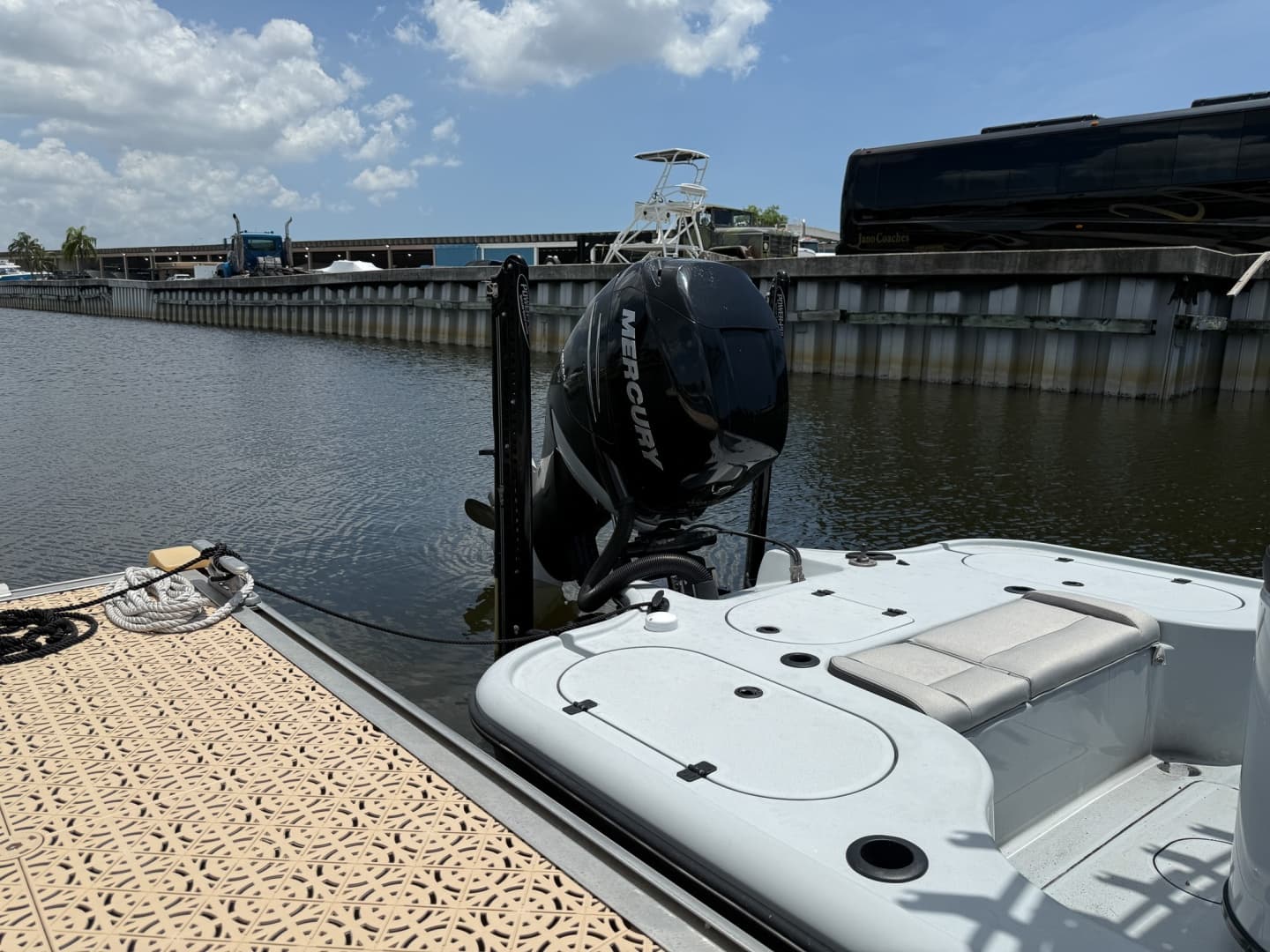 2017 Yellowfin 24 Bay CE