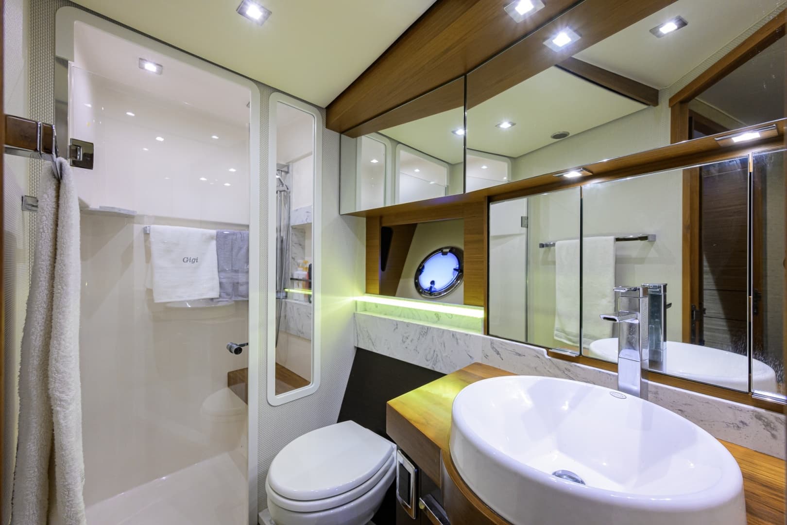 Tiara 44 Daybreak - Interior Head