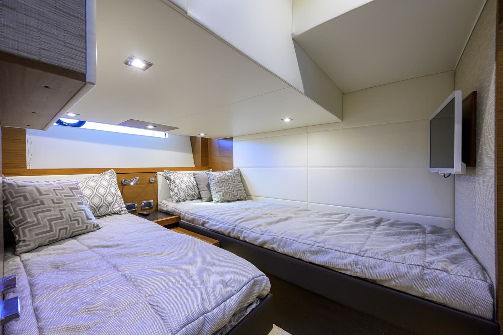 Tiara 44 Daybreak - Interior Stateroom