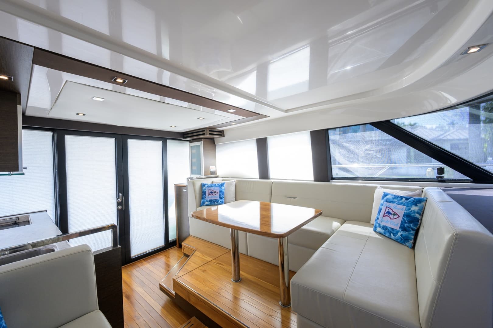 Tiara 44 Daybreak - Interior Dinette