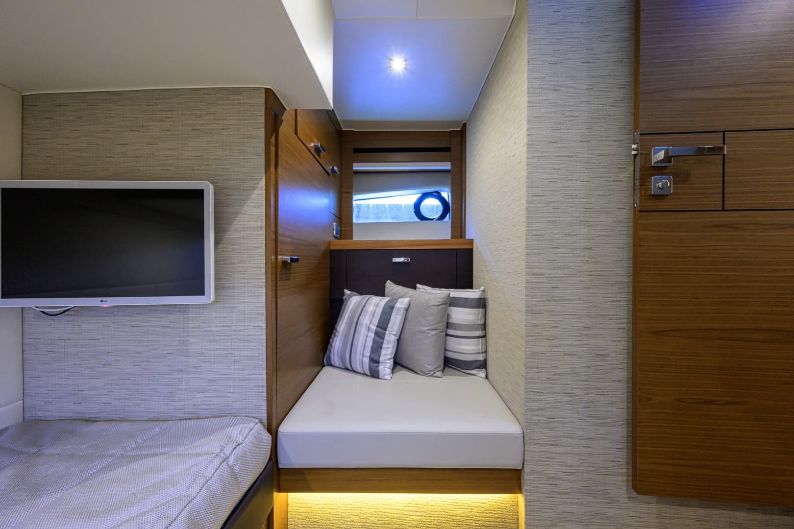 Tiara 44 Daybreak - Interior Stateroom