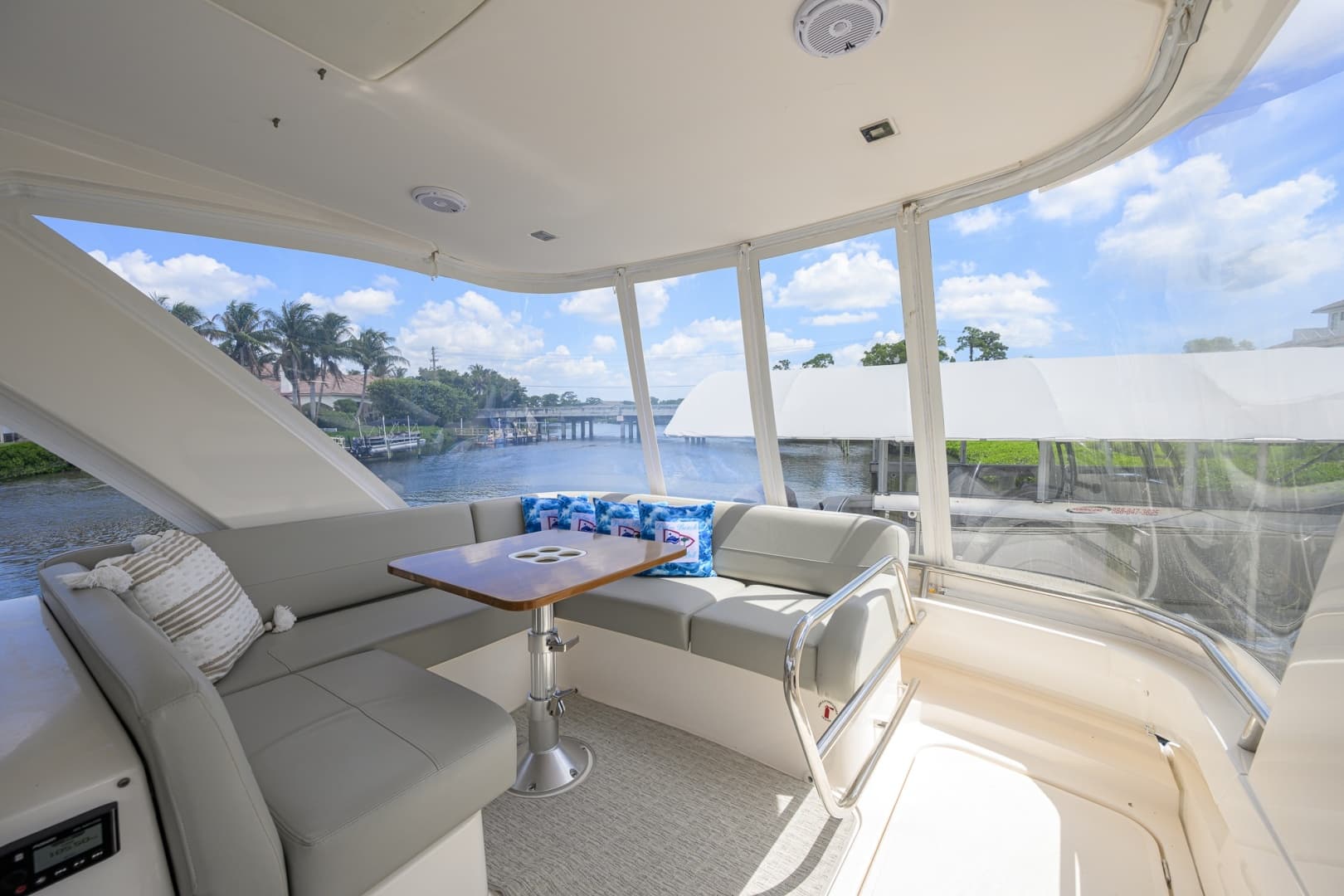 Tiara 44 Daybreak - Exterior Flybridge
